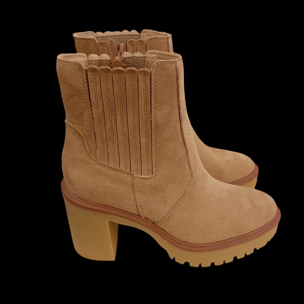 Oasis Society Anastasia tan boots size 8.5